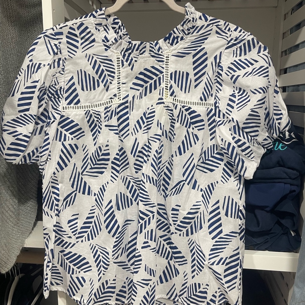 JODIFL Navy and White Leaf Pattern Top